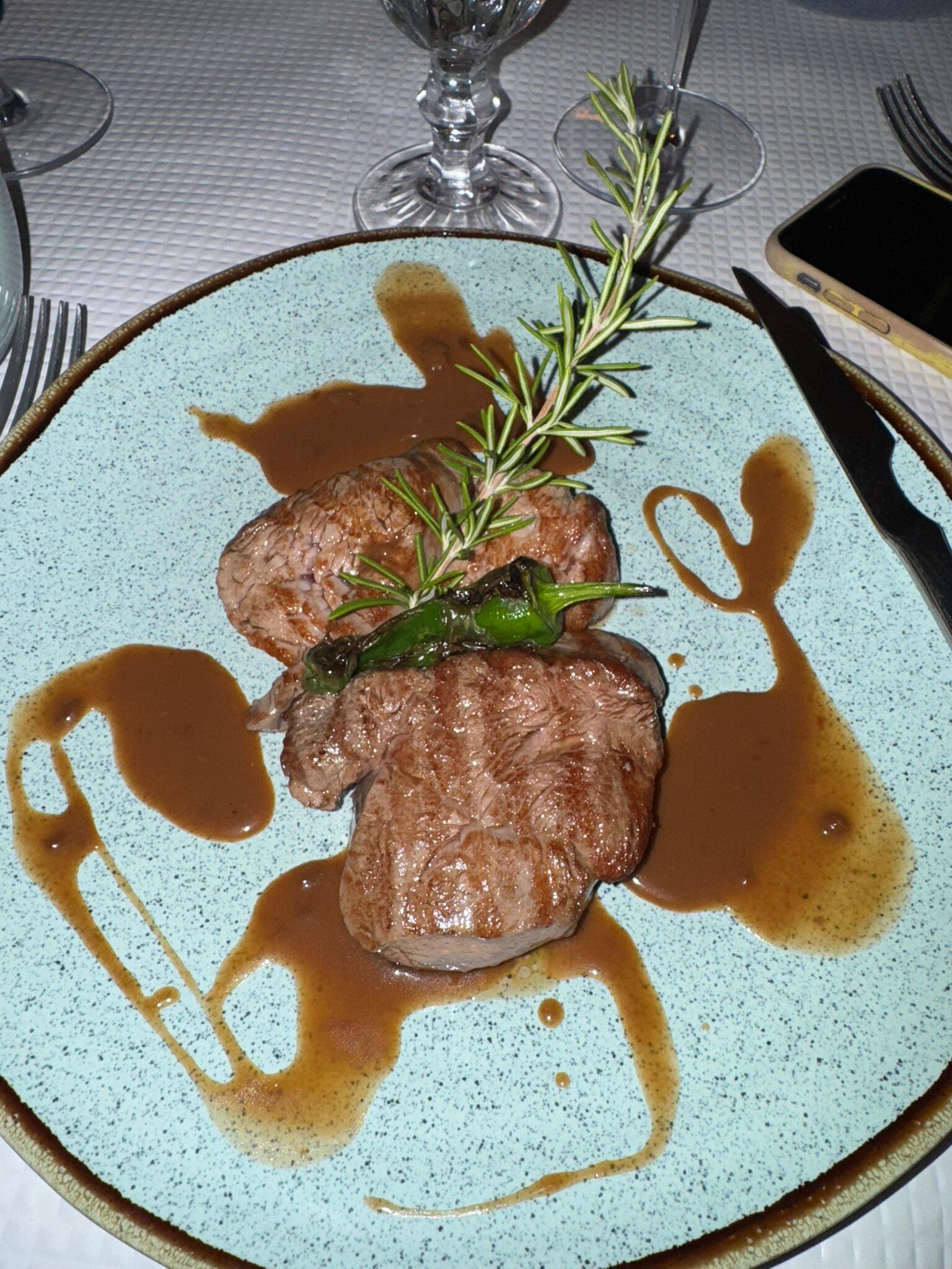 Bife do lombo, seared beef medallions with jus